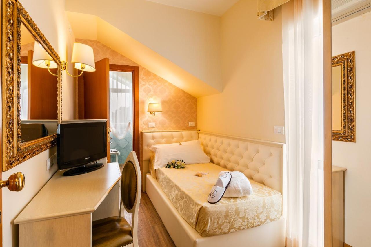 Hotel Mazzanti Milano Marittima Exterior photo